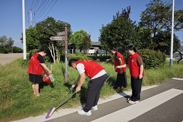 街南村開展“清潔家園”行動活動