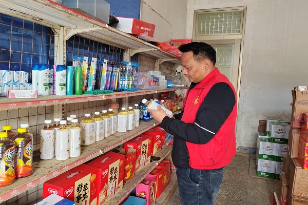 南尖回民村組織黨員志愿者開展食品安全主題宣傳活動(dòng)