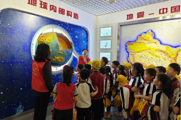 千秋街道園林社區(qū)：萌娃探秘地震科學(xué) 共筑安全防線