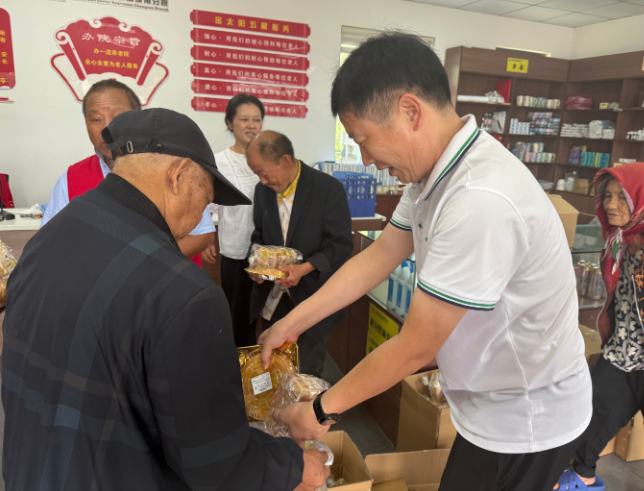 千秋街道：走訪慰問特困集中供養人員