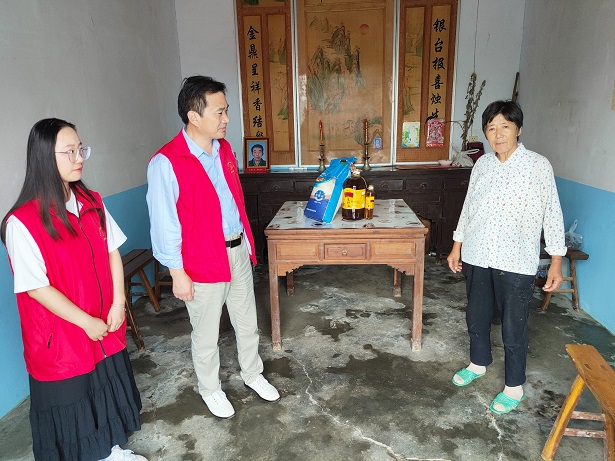 石梁鎮(zhèn)周營村：雙節(jié)同慶送溫暖 敬老之風(fēng)浸鄉(xiāng)村