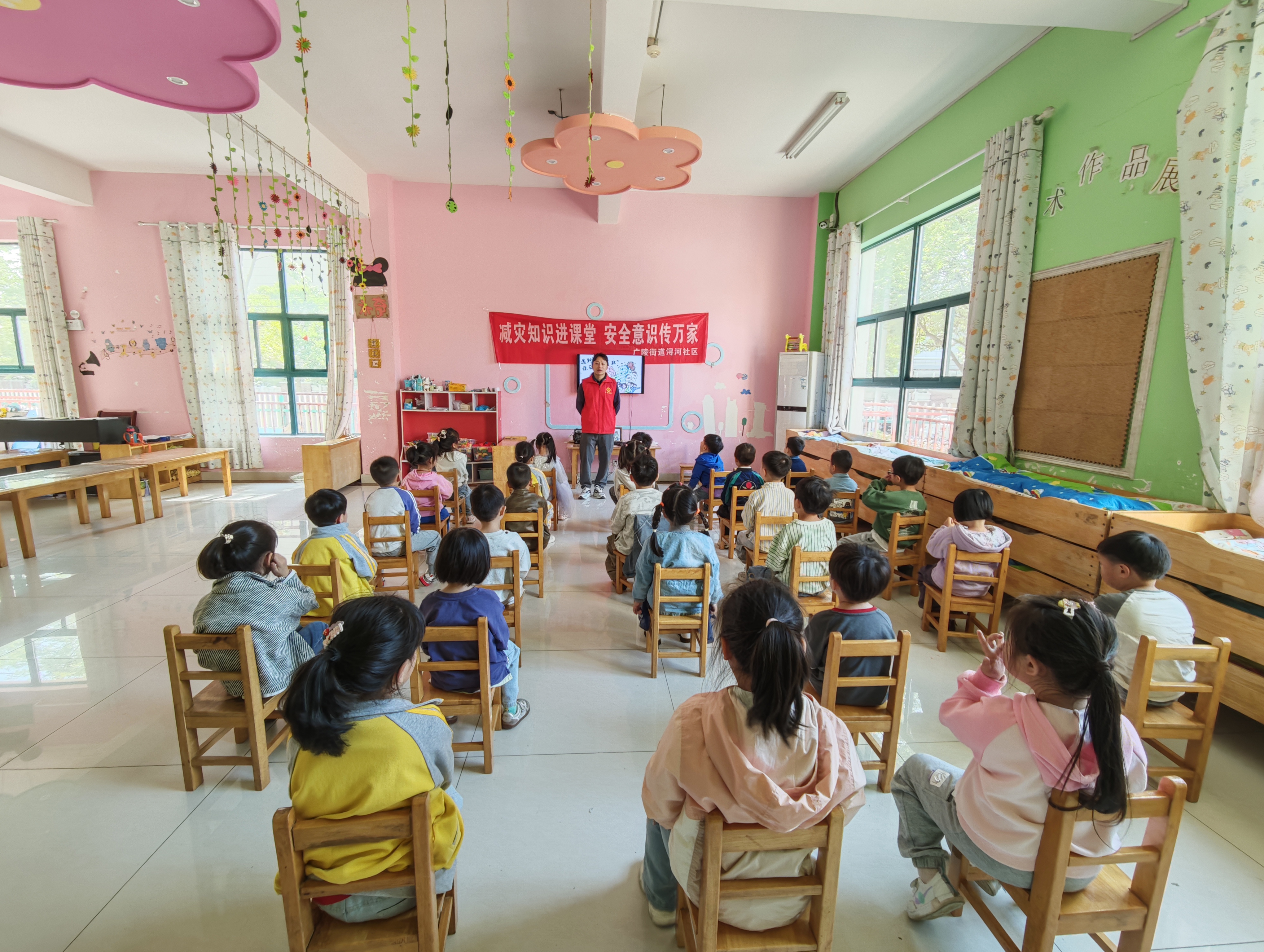 廣陵街道潯河社區：筑牢安全堡壘，護航幼苗成長