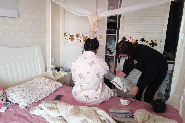 小關(guān)社區(qū)產(chǎn)后隨訪送關(guān)懷