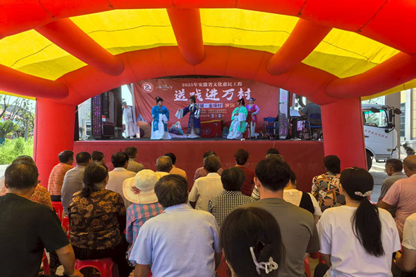 楊村鎮(zhèn)金埠村：鑼鼓響田間 好戲暖民心