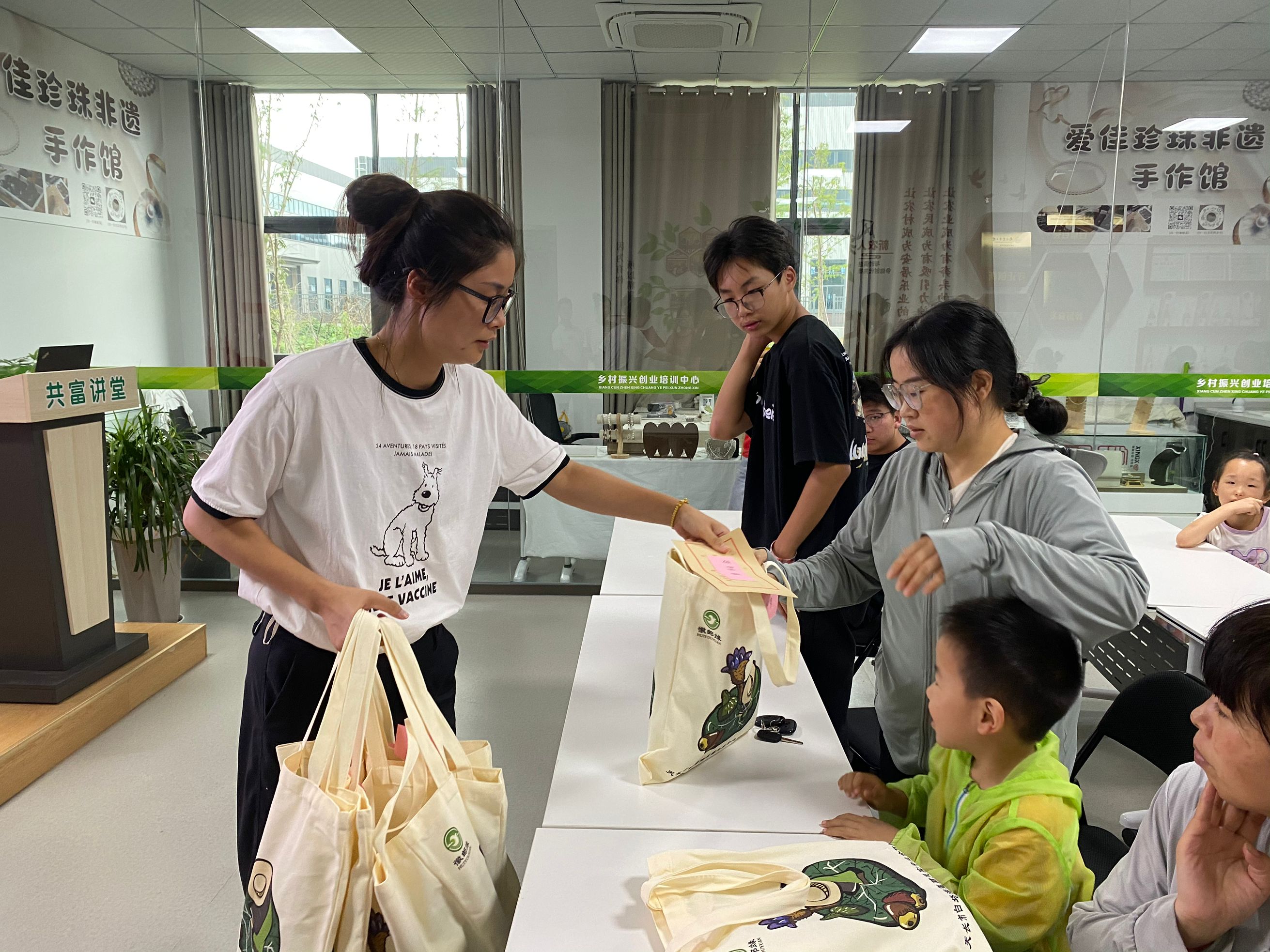 永豐鎮(zhèn)團(tuán)委開展困境兒童暖心幫扶活動(dòng)
