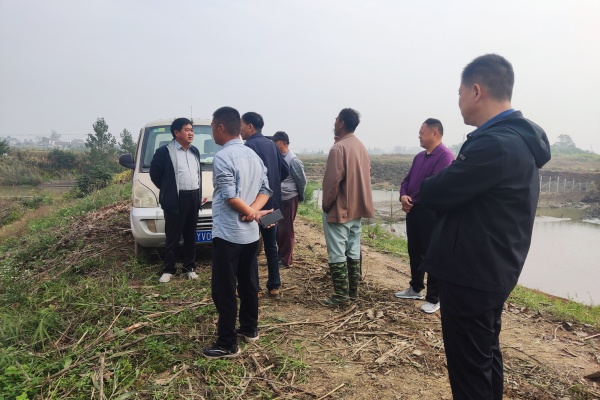 鎮水利站督導長安村羅橋水庫清淤工程