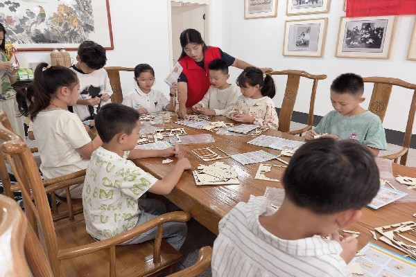 金秋豐歲制谷機 童心巧手傳農韻 ——鄭集鎮開展農耕文化實踐活動