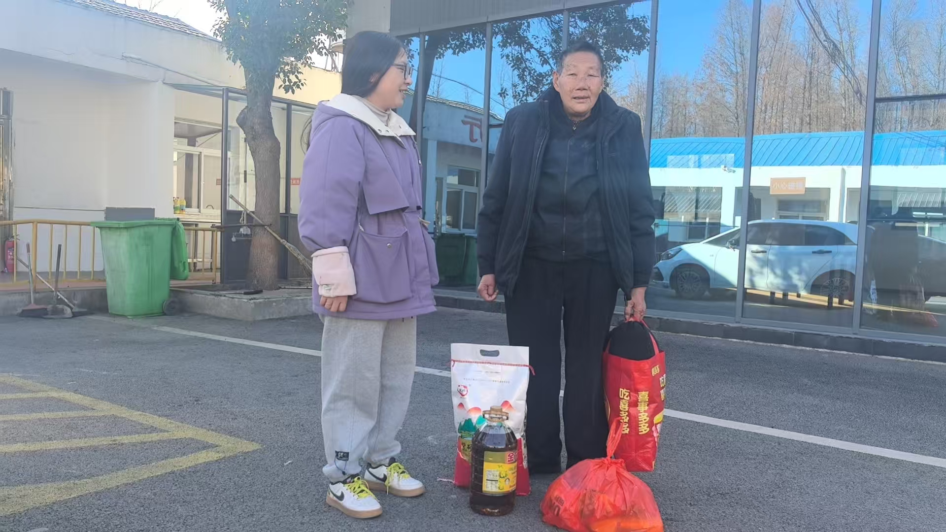 興隆村：春節(jié)前走訪慰問計生特殊家庭
