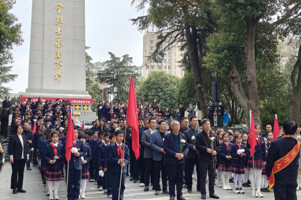 千秋街道園林社區(qū)：“追思懷遠(yuǎn)祭英烈 抖擻精神守初心” 主題黨日活動